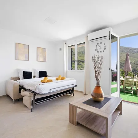 Apartment Beautiful Renovated Family Apartment, Hills, 10' From Center