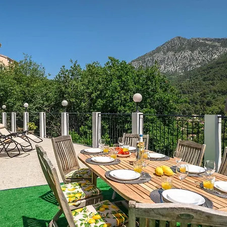 Beautiful Renovated Family Apartment, Hills, 10' From Center Apartment