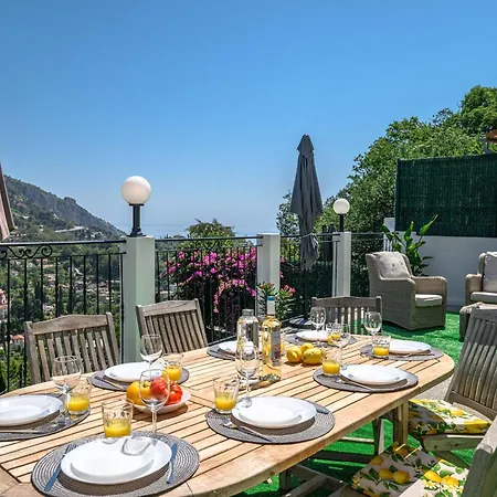 Beautiful Renovated Family Apartment, Hills, 10' From Center *