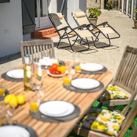 Beautiful Renovated Family Apartment, Hills, 10' From Center *