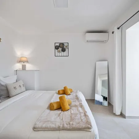 Beautiful Renovated Family Apartment, Hills, 10' From Center Apartment