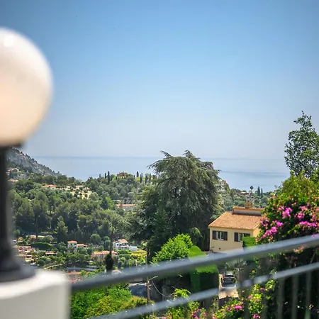 Beautiful Renovated Family Apartment, Hills, 10' From Center דירה